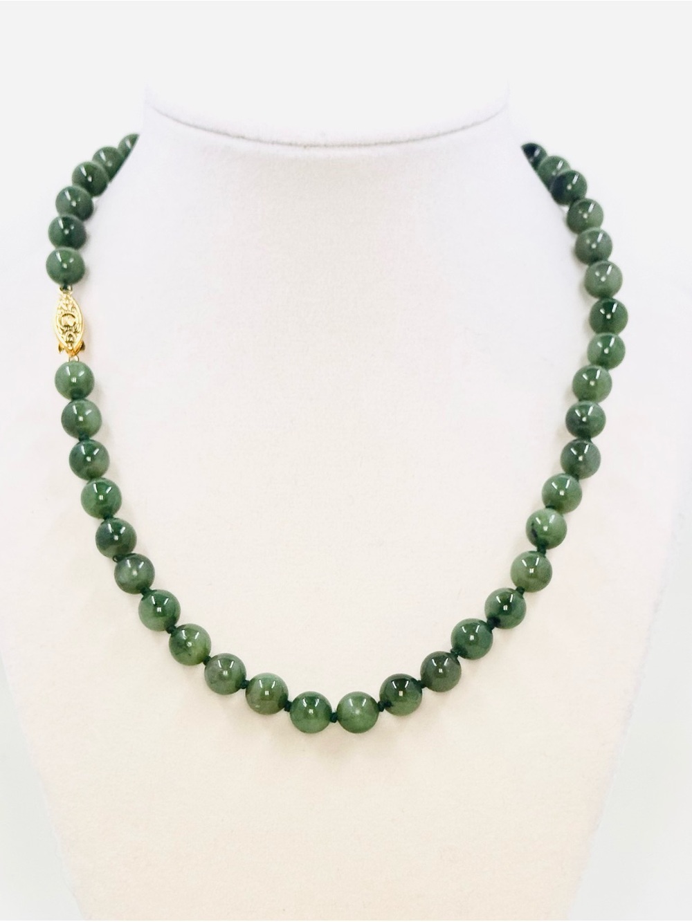 Natural Green Jade Beaded Necklace W/Gold Vintage Style Clasp 18” 8mm Beads NWOT